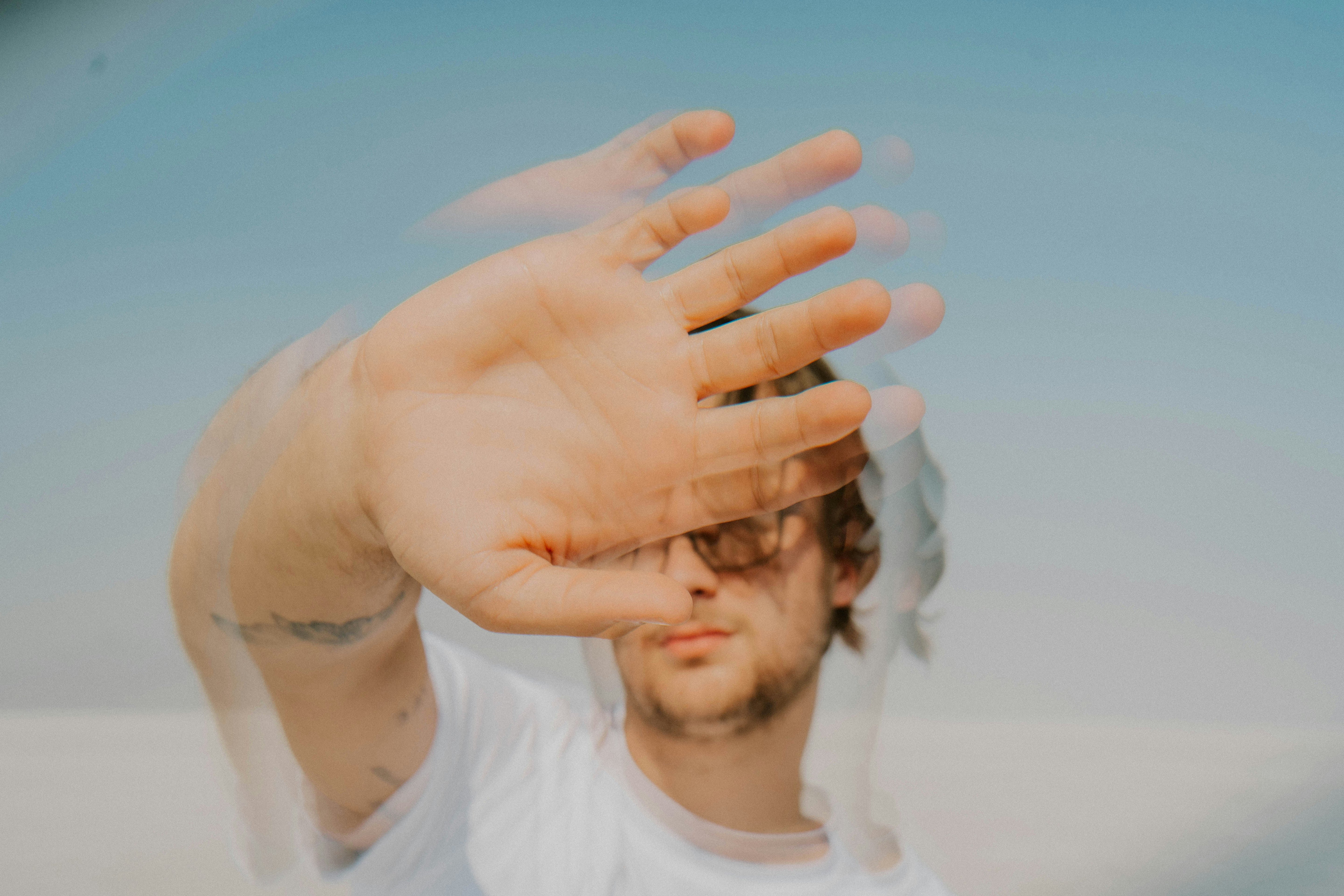 ¿Por qué se me cae el pelo? Las causas reales que pocos te explican